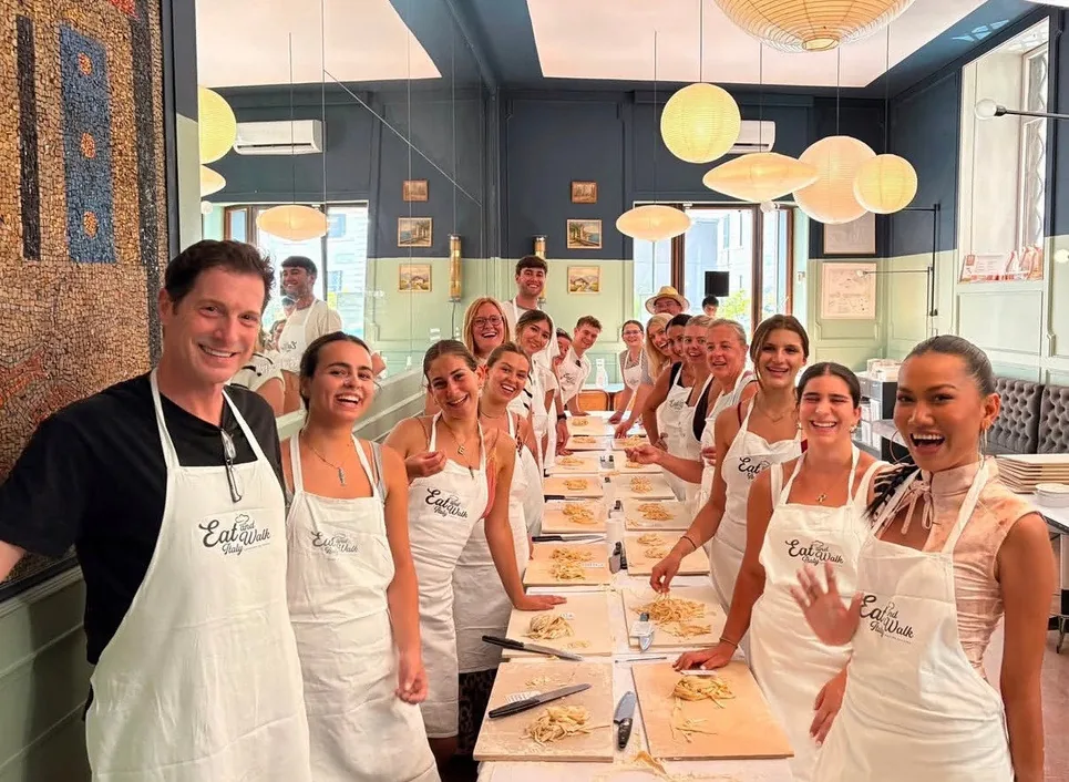 Chef and a large group during a cooking class in Rome